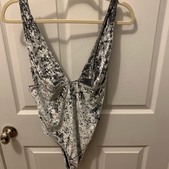 Fleur du mal velvet bodysuit - Picture 2 of 5